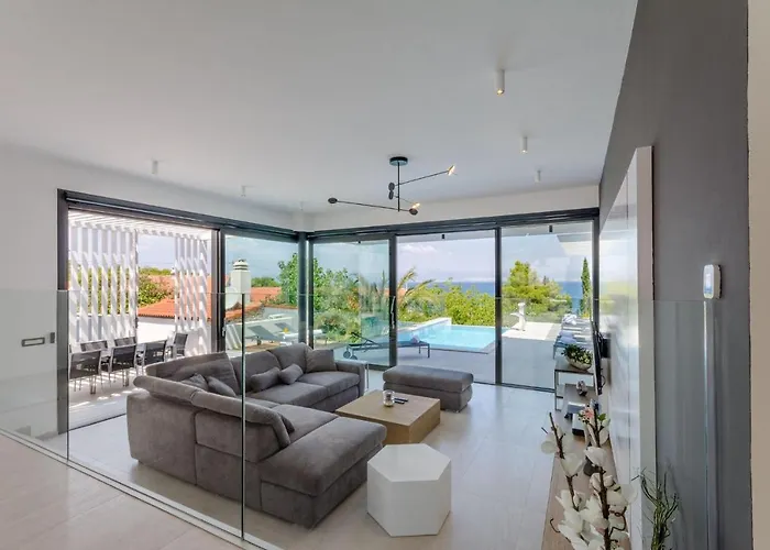 Luxury Villa Sutivan