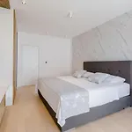 Luxury Sutivan