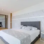 Willa Luxury *