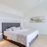 Willa Luxury Sutivan