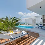 Willa Luxury
