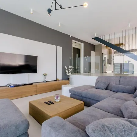 Luxury Villa Sutivan