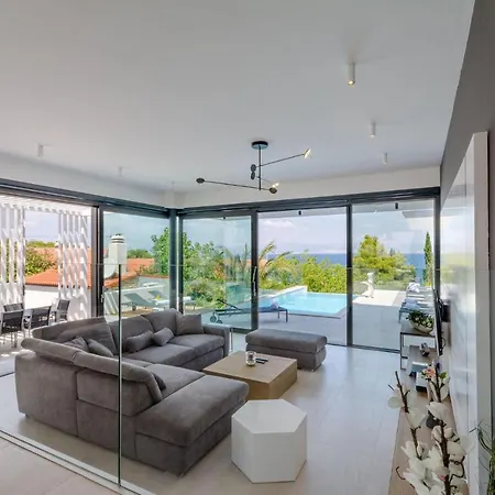 Luxury Villa Sutivan
