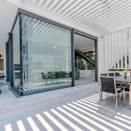 Luxury Villa Sutivan